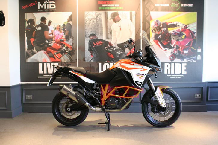 Here's a photo of the KTM 1290 SUPER ADVENTURE R 1290, currently available for sale