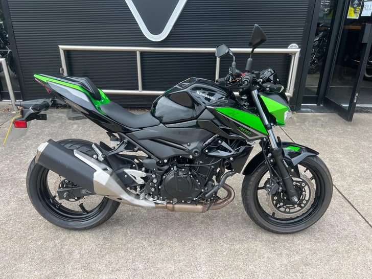 Kawasaki Z400 400 SUPERNAKED