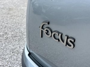 Used Ford FOCUS FOCUS 1.6I 16V ZETEC 5DR for sale in Chesterfield | Image 2