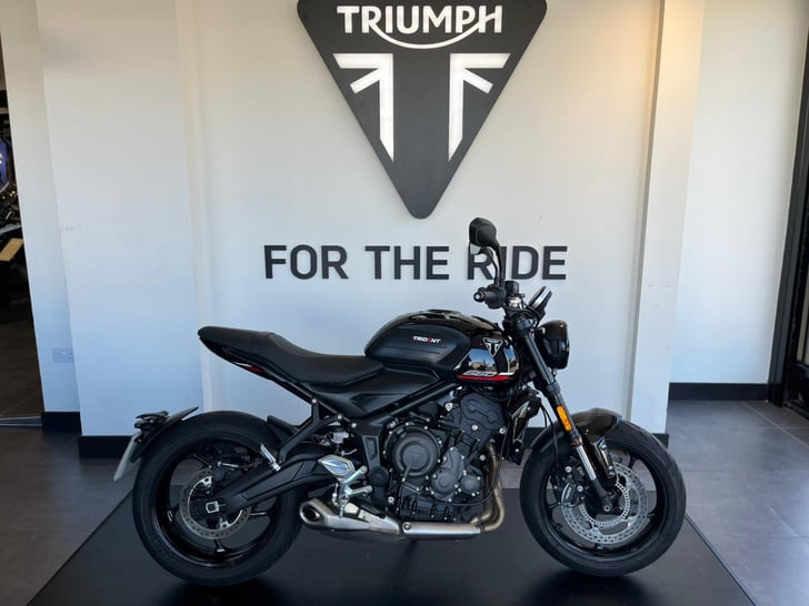 TRIUMPH TRIDENT 660