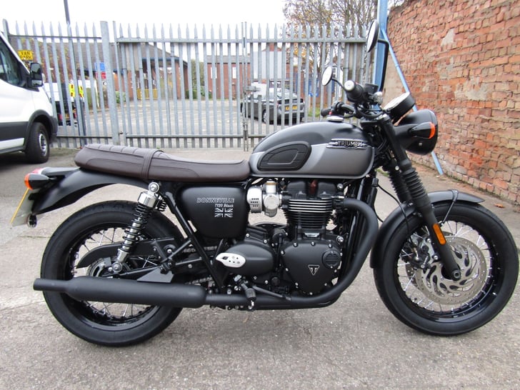 Triumph BONNEVILLE T100 BLACK