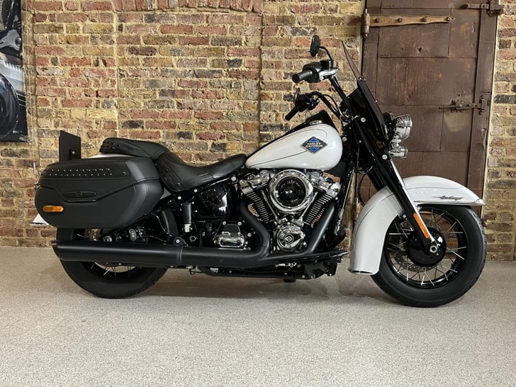 Harley-Davidson FLHCS HERITAGE CLASSIC 