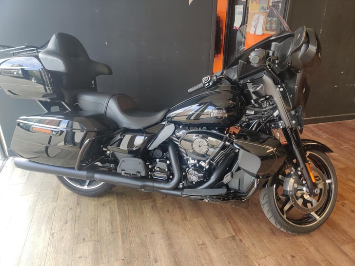 Harley-Davidson TOURING FLHXU STREET GLIDE ULTRA