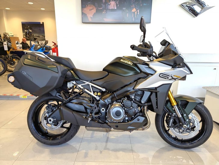 Suzuki GSX-S1000GX+