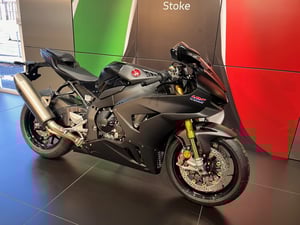 Used Honda CBR1000RR-R FIREBLADE SP CARBON CBR1000RR-R FIREBLADE SP CARBON for sale in Newcastle Under Lyme  | Image 2