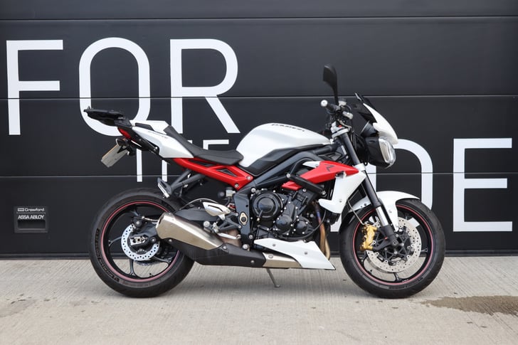 Triumph STREET TRIPLE 675