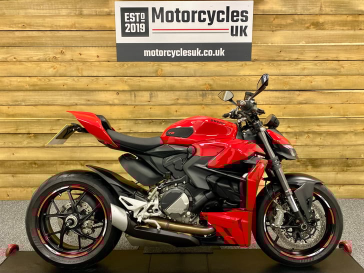 Ducati STREETFIGHTER V2