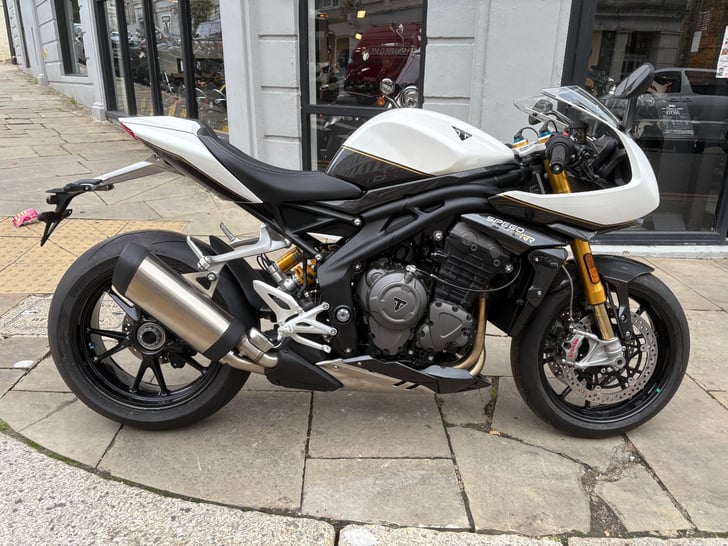 Triumph SPEED TRIPLE 1200 RR