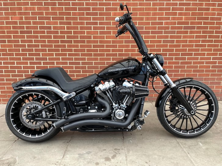 HARLEY-DAVIDSON SOFTAIL FXBR BREAKOUT