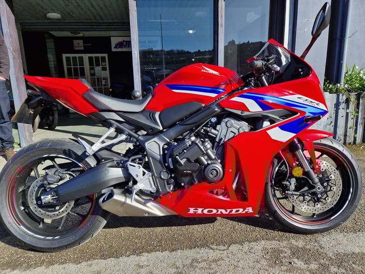 HONDA CBR650R E-CLUTCH