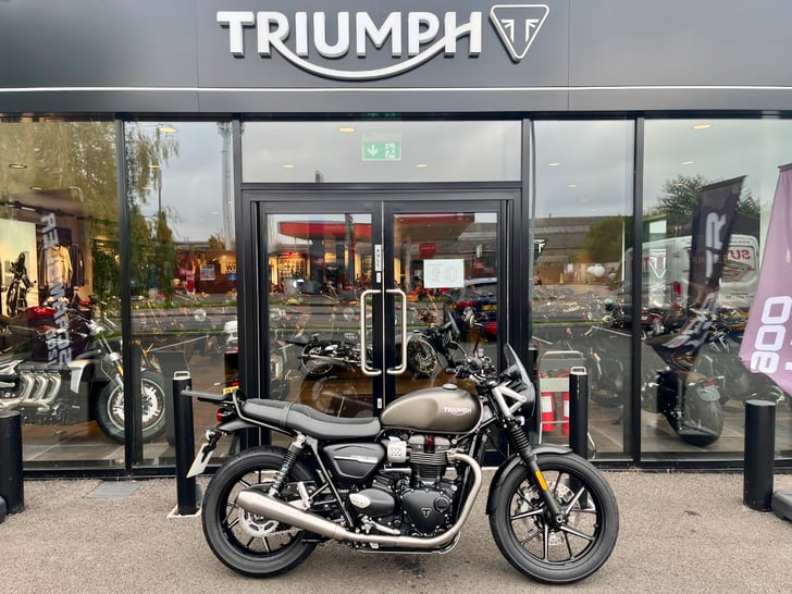 TRIUMPH STREET TWIN