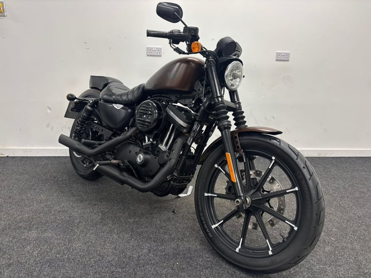 HARLEY-DAVIDSON SPORTSTER XL883N IRON