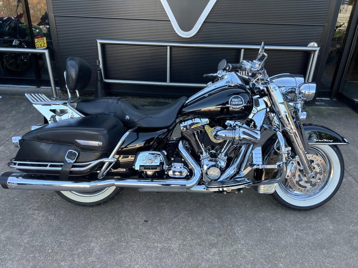 Harley-Davidson TOURING 1584 FLHRC ROAD KING CLASSIC