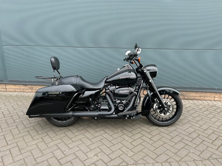 Harley-Davidson TOURING FLHRXS ROAD KING SPECIAL