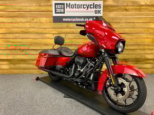 Watch video of Harley-Davidson FLHXS TOURING FLHXS STREET GLIDE SPECIAL in Swindon