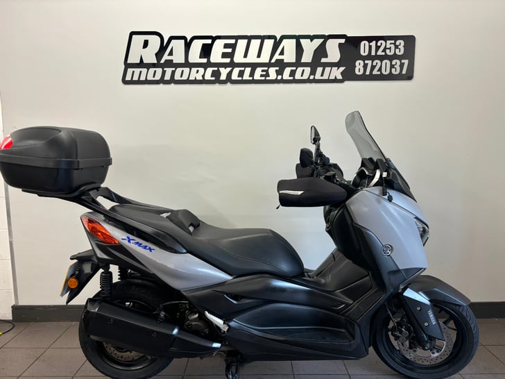 Yamaha XMAX 300