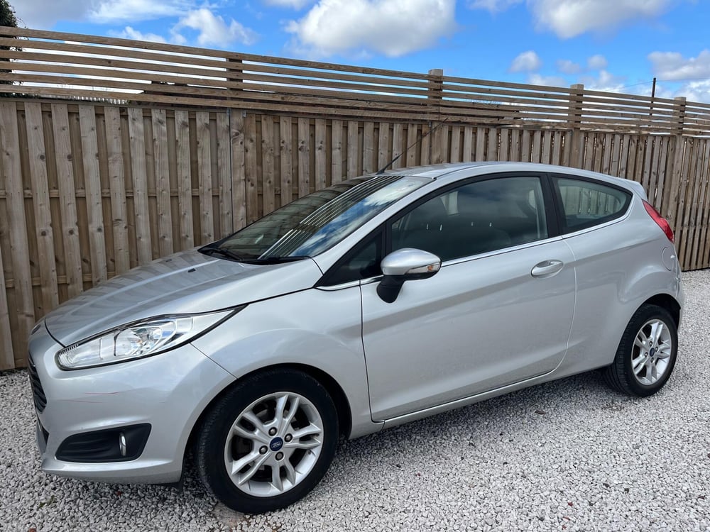 Used Ford FIESTA FIESTA 1.0T ECOBOOST ZETEC EURO 5 (S/S) 3DR for sale in Chesterfield