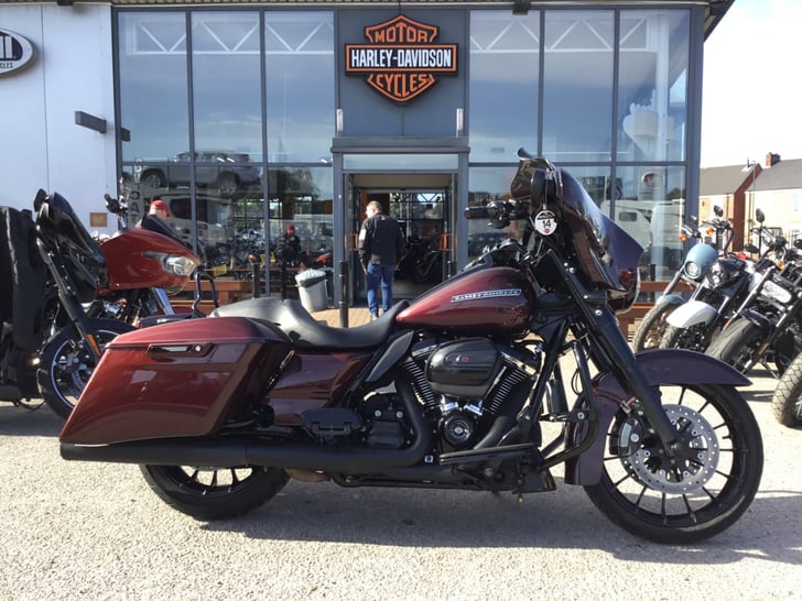 HARLEY-DAVIDSON TOURING FLHXS STREET GLIDE SPECIAL