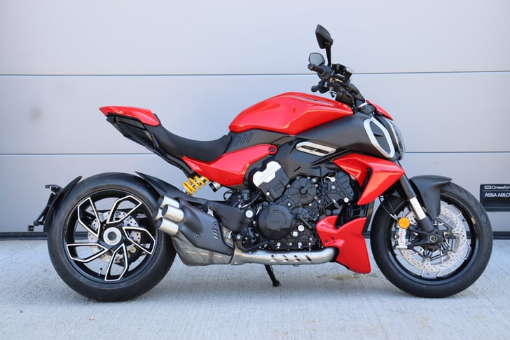 Ducati DIAVEL V4
