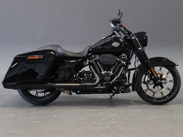 Harley-Davidson TOURING FLHRXS ROAD KING SPECIAL