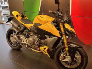 Used Ducati STREETFIGHTER V2 S STREETFIGHTER V2 S for sale in Newcastle Under Lyme  | Image 2