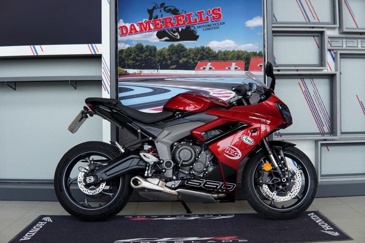 TRIUMPH DAYTONA 660