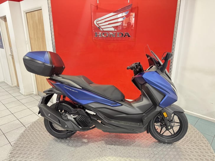 Honda NSS125 FORZA WITH SMART TOP BOX 