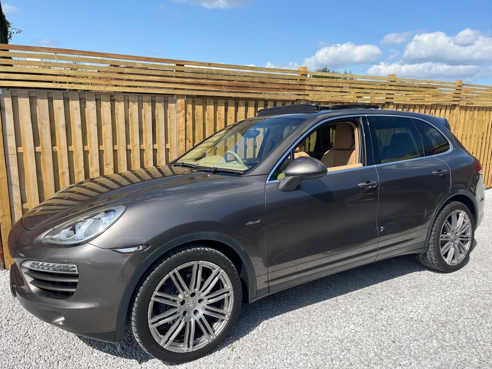 Used Porsche CAYENNE CAYENNE 3.0 TD V6 SUV 5DR DIESEL TIPTRONIC 4WD EURO 5 (S/S) (240 PS) for sale in Chesterfield