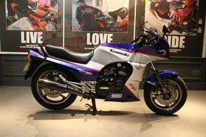 Used Kawasaki GPZ900 GPZ900 900 A5 (GPZ-R) for sale in Watford | Image 2