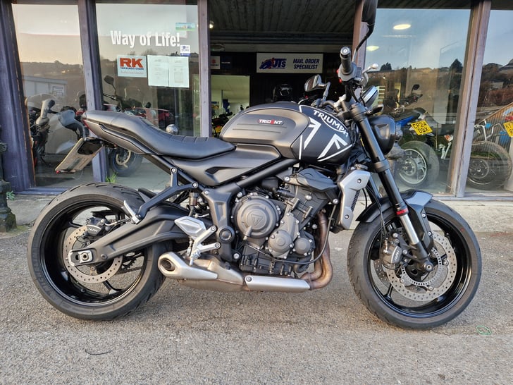 TRIUMPH TRIDENT 660
