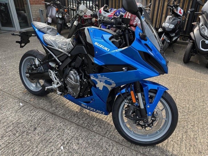 Suzuki GSX-8R 800