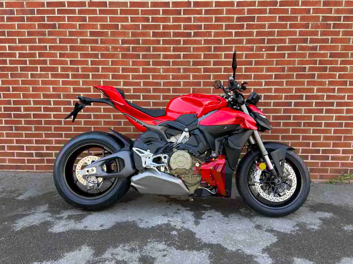DUCATI STREETFIGHTER V4