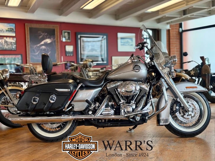 Harley-Davidson TOURING FLHRC ROAD KING CLASSIC