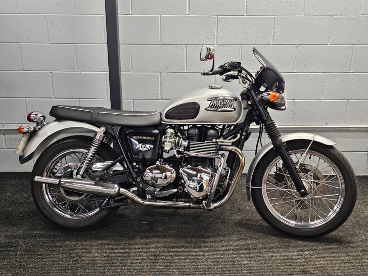 Triumph BONNEVILLE