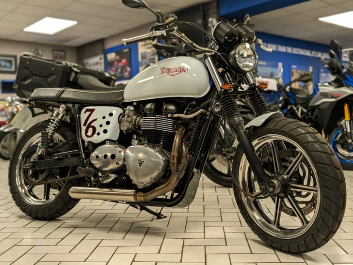 Triumph BONNEVILLE 865 