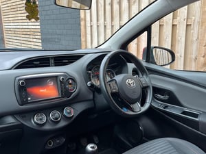 Used Toyota YARIS YARIS 1.33 DUAL VVT-I SPORT EURO 5 5DR EURO 5 for sale in Chesterfield | Image 2