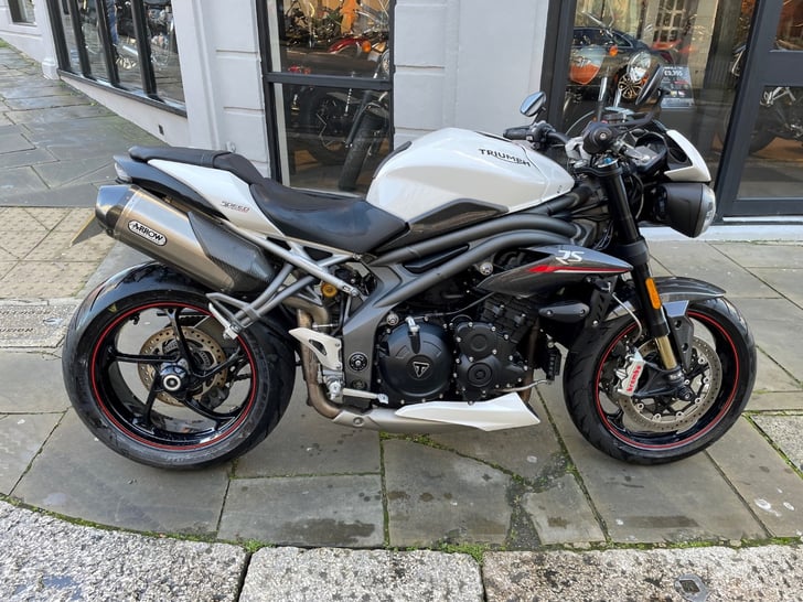 TRIUMPH SPEED TRIPLE 1050 RS