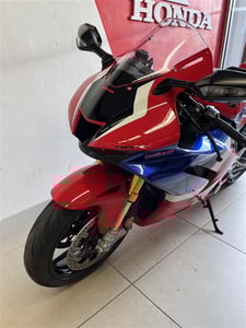 Used Honda CBR1000RR-R FIREBLADE SP CBR1000RR-R FIREBLADE SP for sale in Newcastle upon Tyne | Image 2
