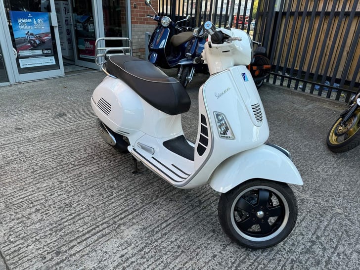 PIAGGIO VESPA GTS 300 SUPER