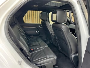 Used Land Rover DISCOVERY DISCOVERY 3.0 TD V6 HSE LUXURY AUTO 4WD EURO 6 (S/S) 5DR for sale in Chesterfield | Image 3