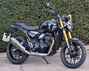 Used Triumph SPEED 400 SPEED 400 for sale in Stoke On Trent | Image 2