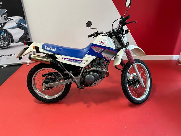 Yamaha XT225 