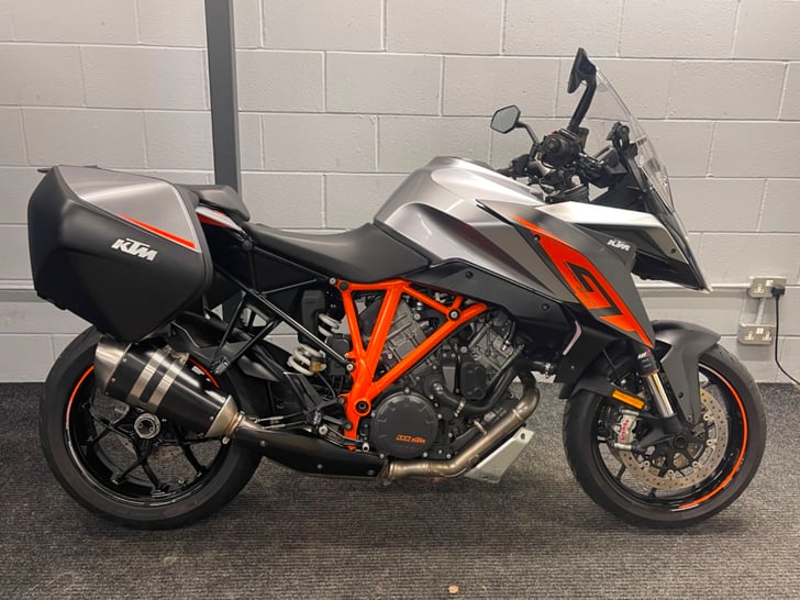 KTM 1290 SUPER DUKE GT ABS