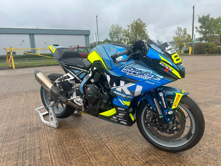 Suzuki GSX-8R