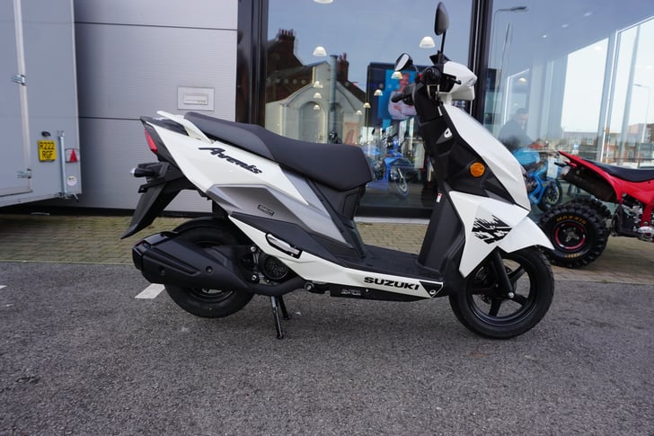 SUZUKI Avenis 125