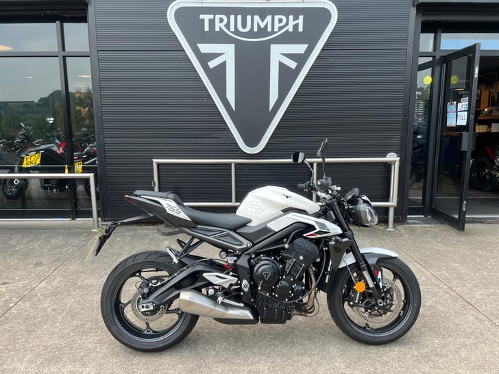 TRIUMPH STREET TRIPLE 765 R