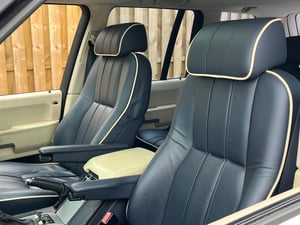 Used Land Rover RANGE ROVER RANGE ROVER 4.4 V8 VOGUE 5DR for sale in Chesterfield | Image 2