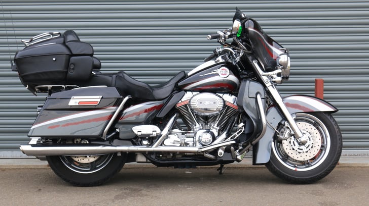 Harley-Davidson CVO FLHTCUSE SCREAMIN EAGLE ELECTRA GLIDE ULTRA CLASSIC