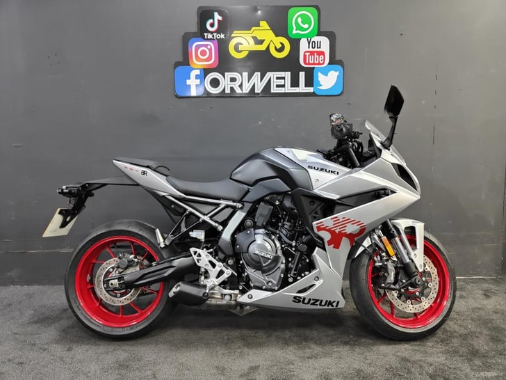 Suzuki GSX 800 FRQM4 GSX-8R 