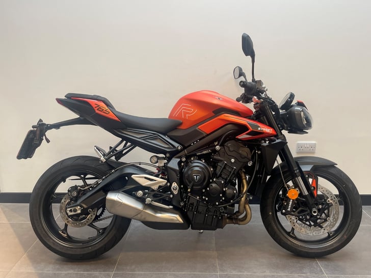 Triumph STREET TRIPLE R